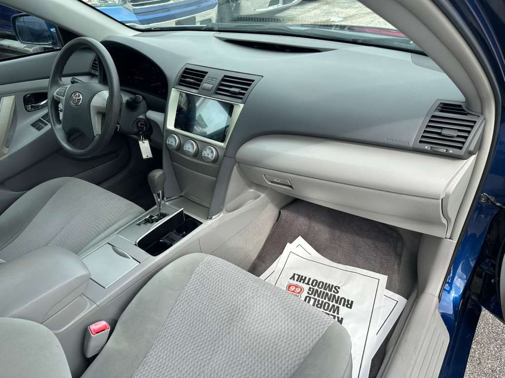 2011 Toyota Camry Image 18