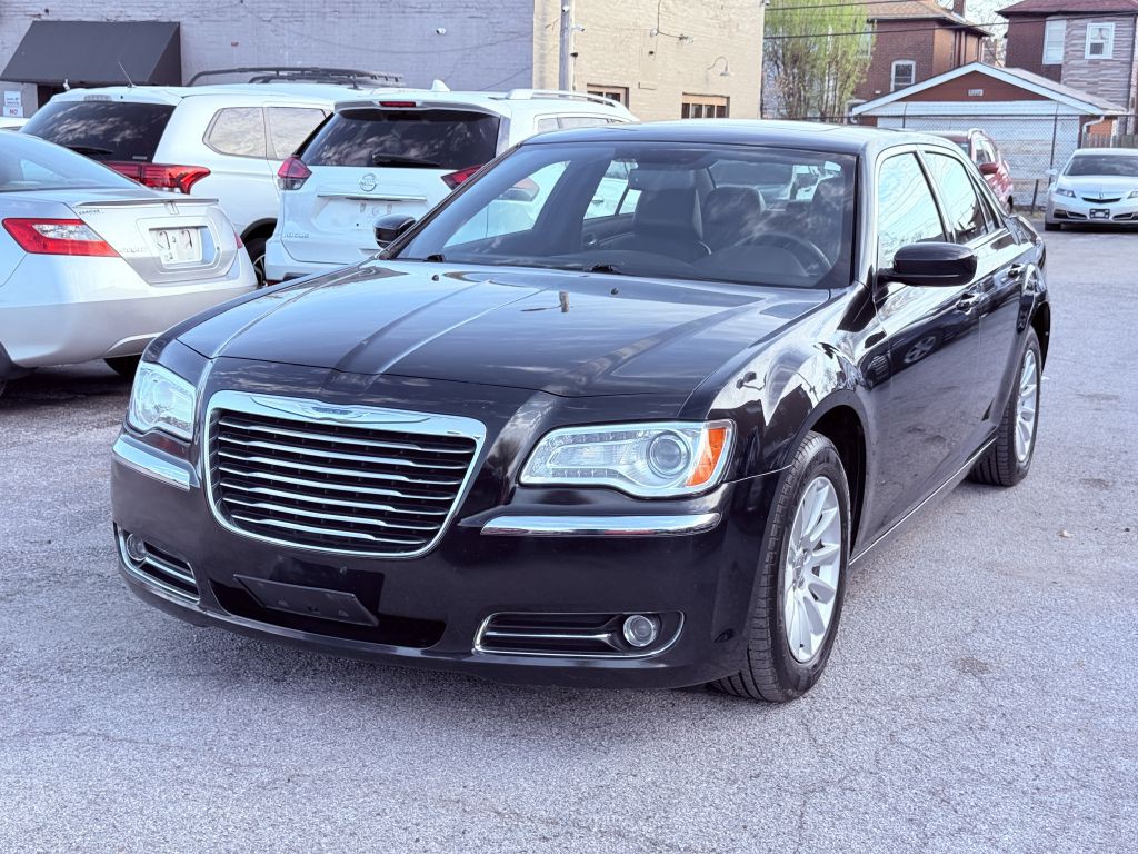 2013 Chrysler 300 Image 1