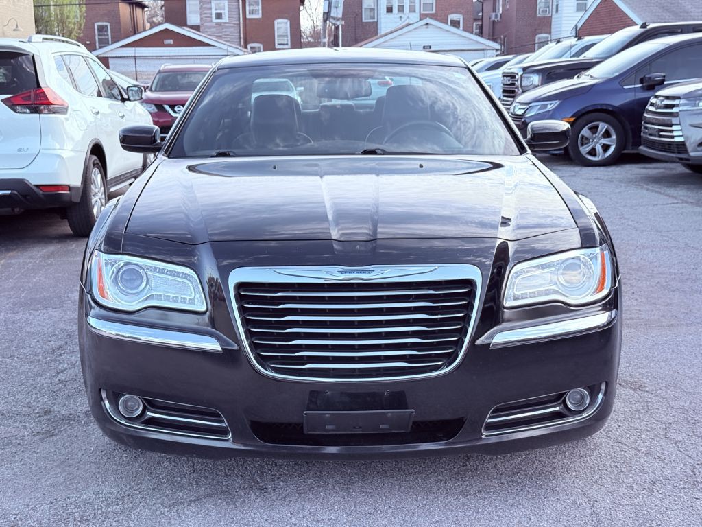 2013 Chrysler 300 Image 2