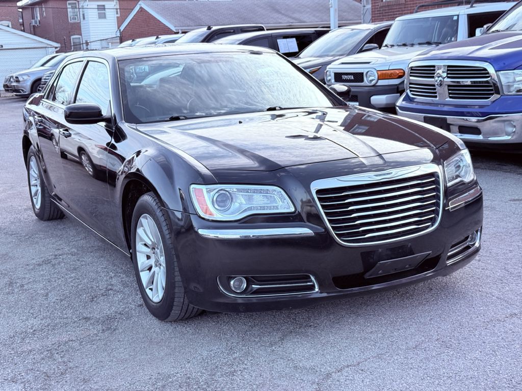 2013 Chrysler 300 Image 3