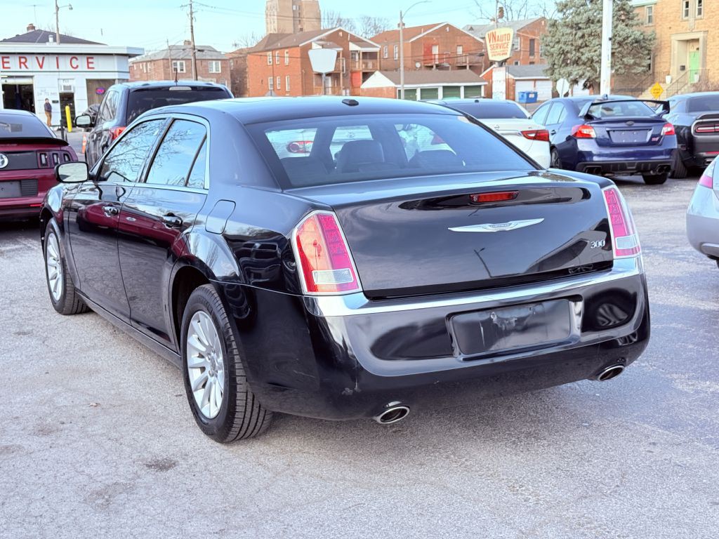 2013 Chrysler 300 Image 5