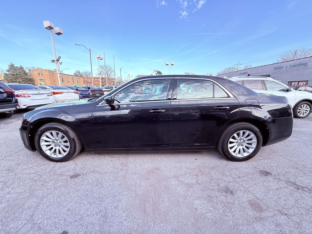 2013 Chrysler 300 Image 7