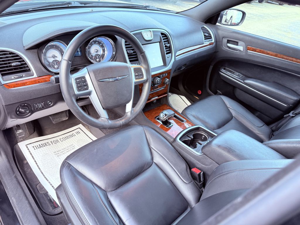 2013 Chrysler 300 Image 14