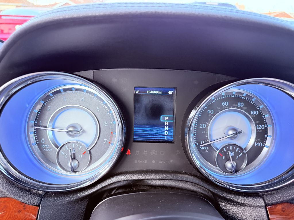 2013 Chrysler 300 Image 15