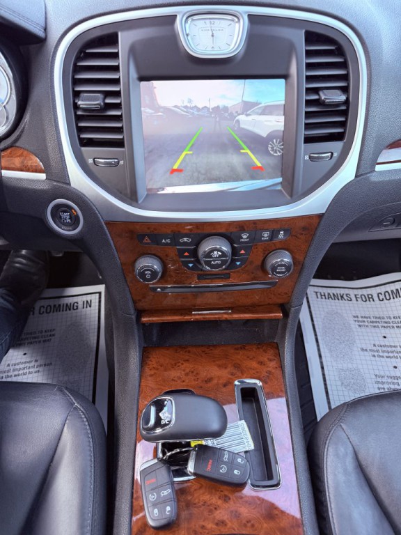 2013 Chrysler 300 Image 16