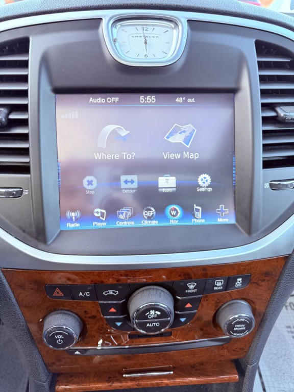 2013 Chrysler 300 Image 17