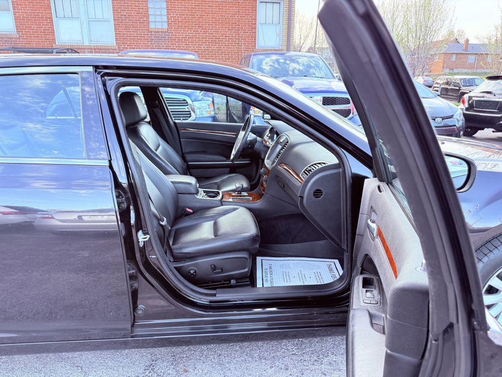 2013 Chrysler 300 Image 19