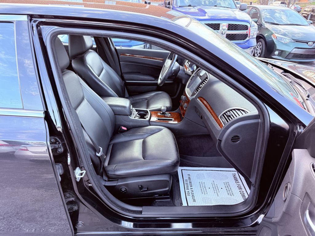 2013 Chrysler 300 Image 20