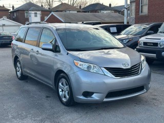Image for 2014 Toyota Sienna LE ID: 7295455