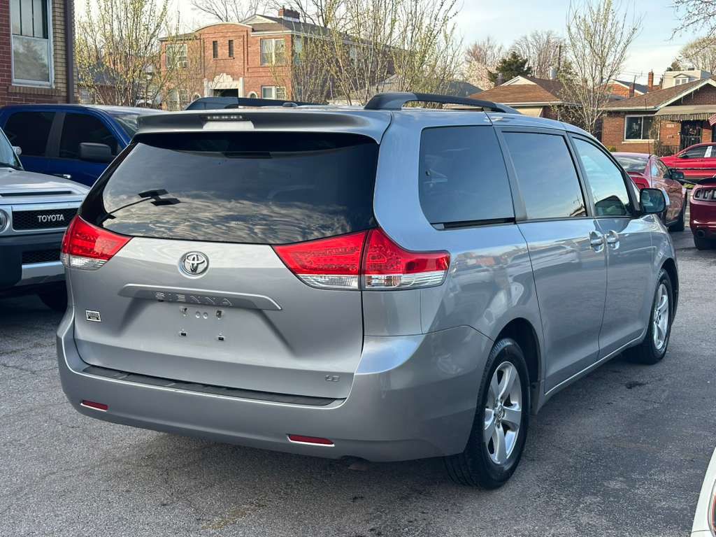 2014 Toyota Sienna Image 6