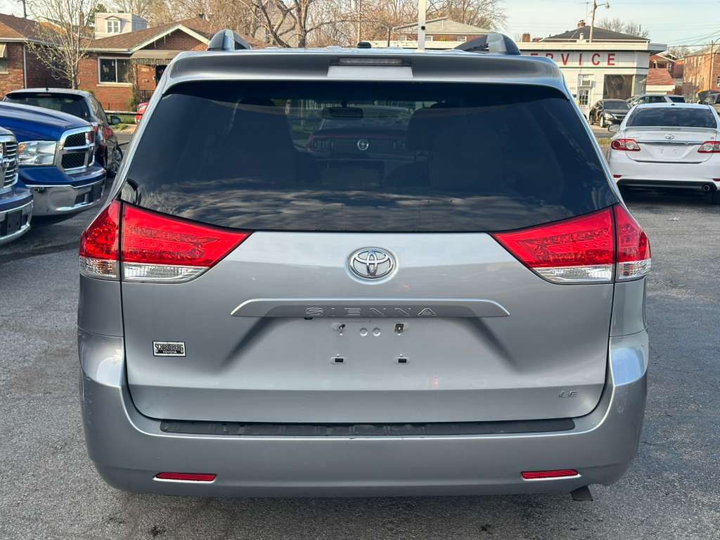 2014 Toyota Sienna Image 7