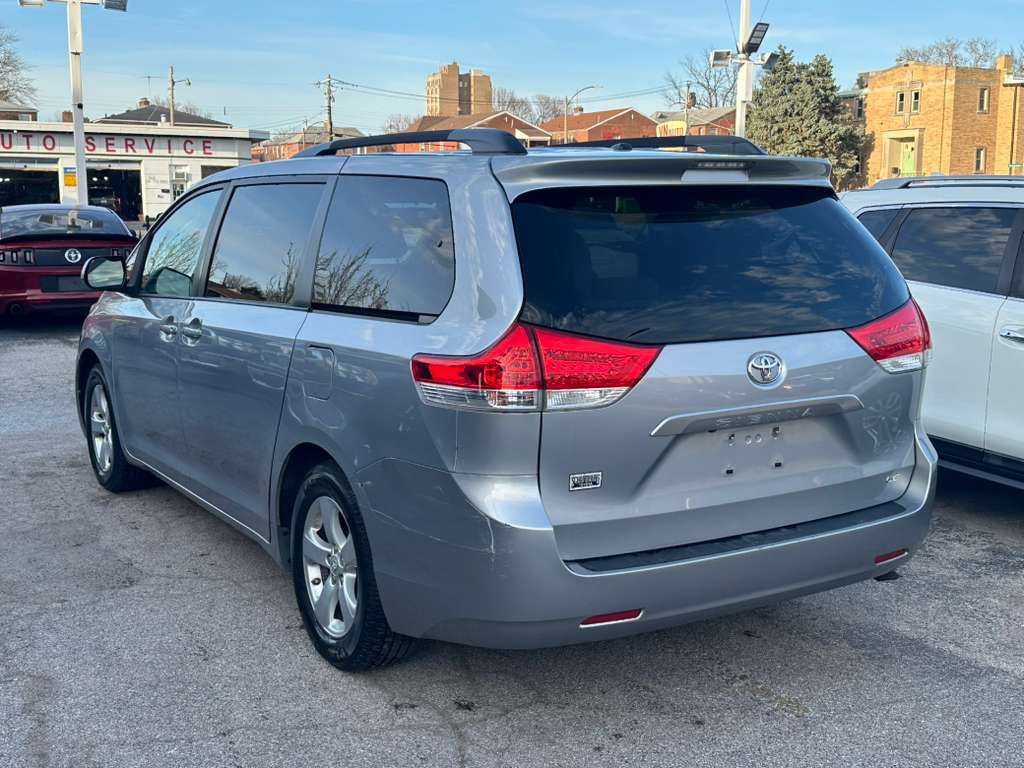 2014 Toyota Sienna Image 8