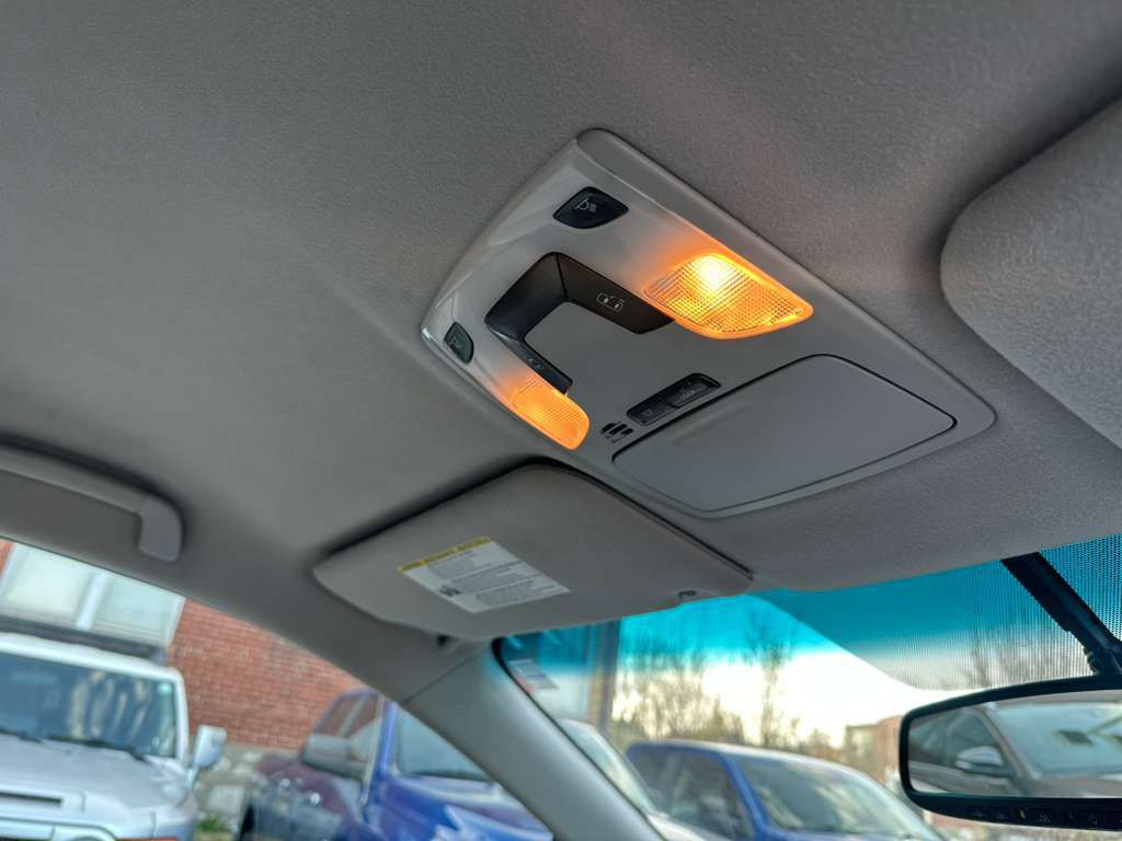 2014 Toyota Sienna Image 23
