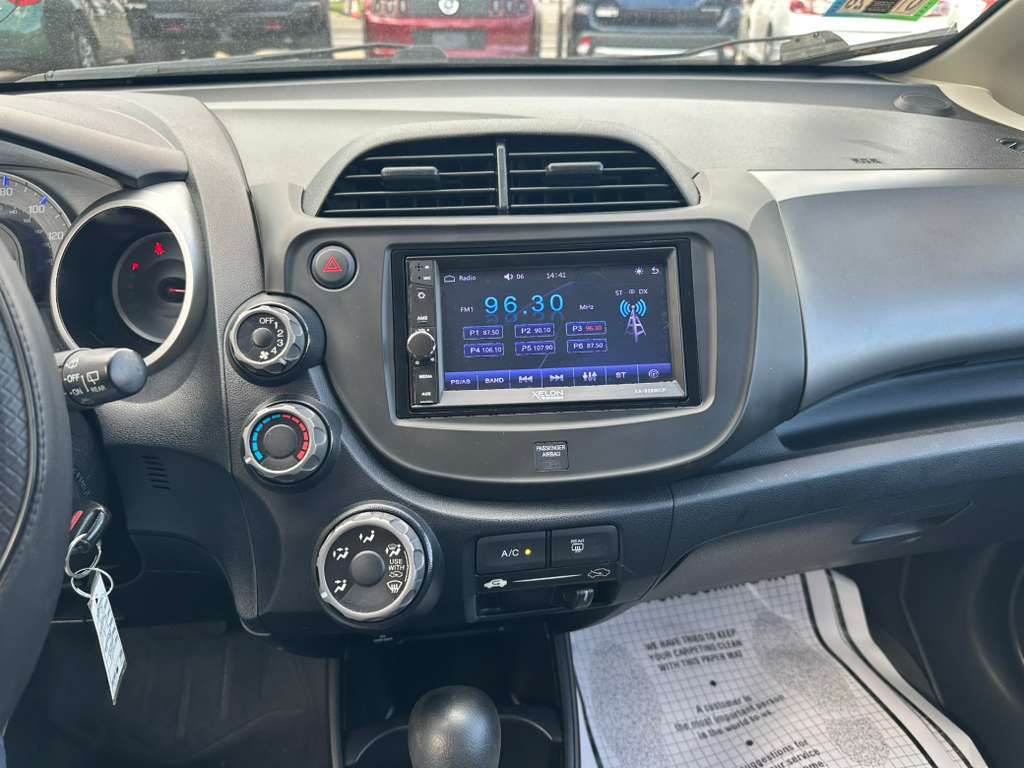 2013 Honda Fit Image 16