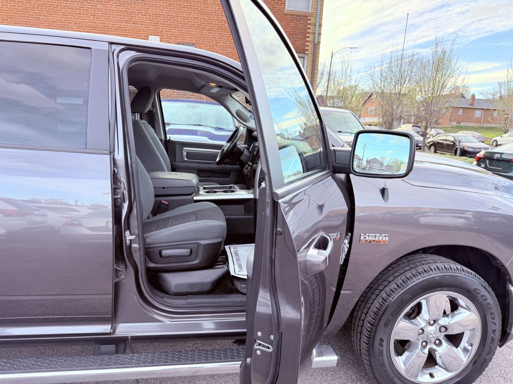 2015 RAM 1500 Image 19