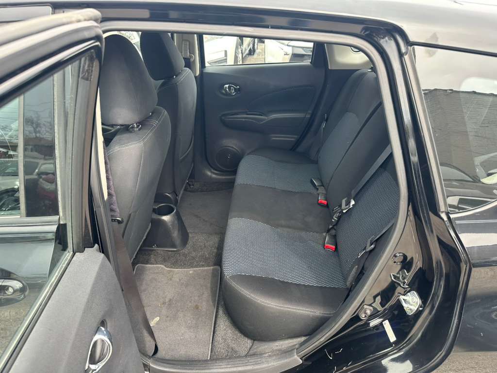 2018 Nissan Versa Image 21