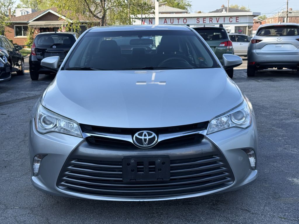 2017 Toyota Camry Image 2