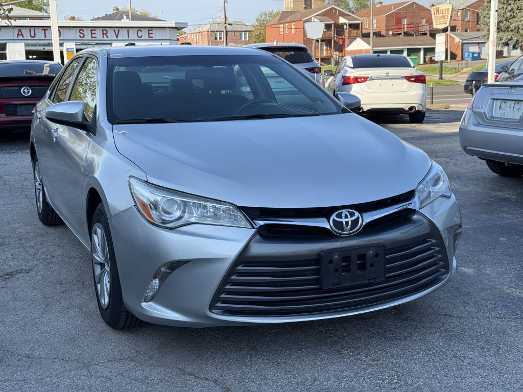 2017 Toyota Camry Image 3