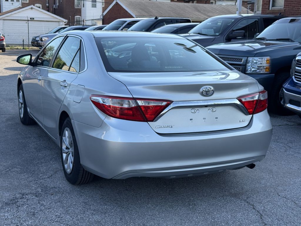 2017 Toyota Camry Image 5