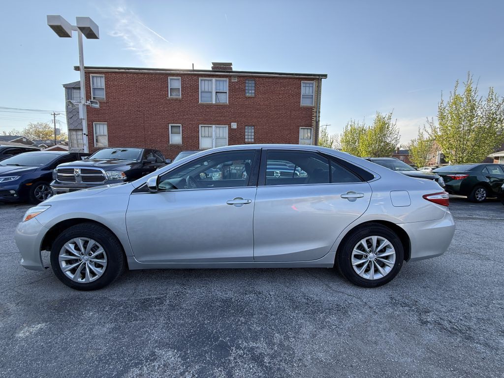 2017 Toyota Camry Image 6