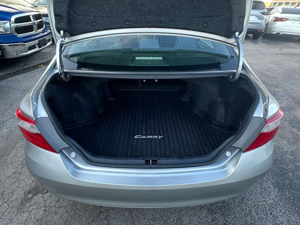 2017 Toyota Camry Image 8