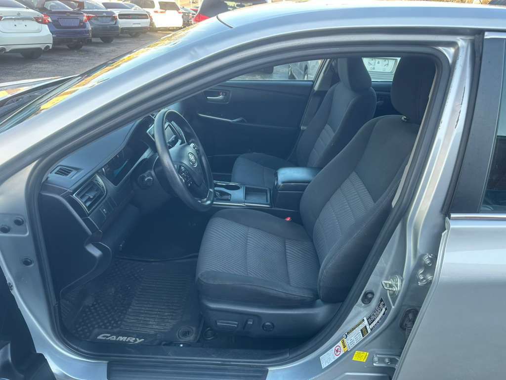 2017 Toyota Camry Image 11
