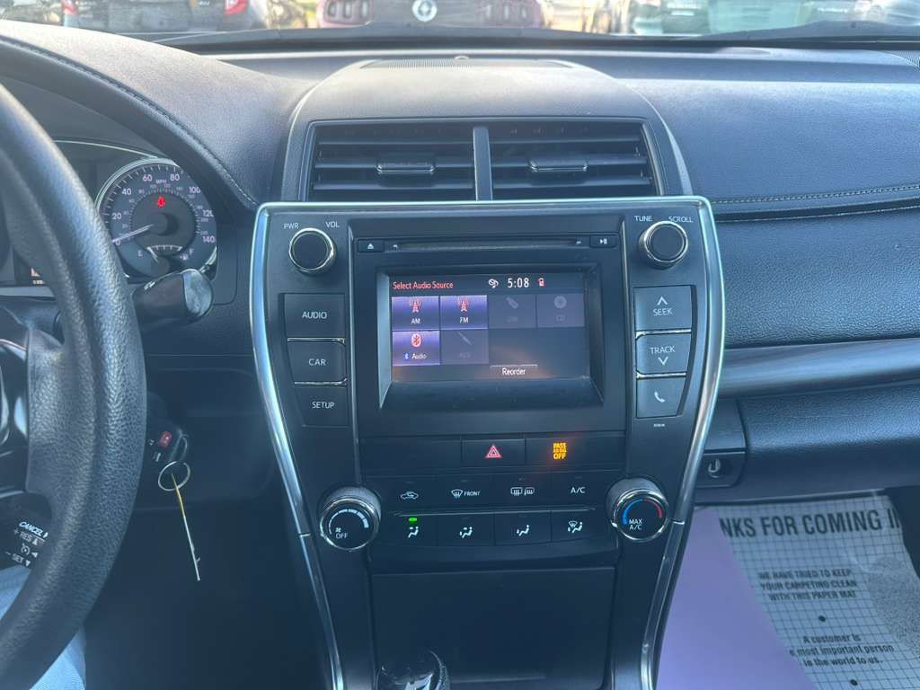 2017 Toyota Camry Image 16