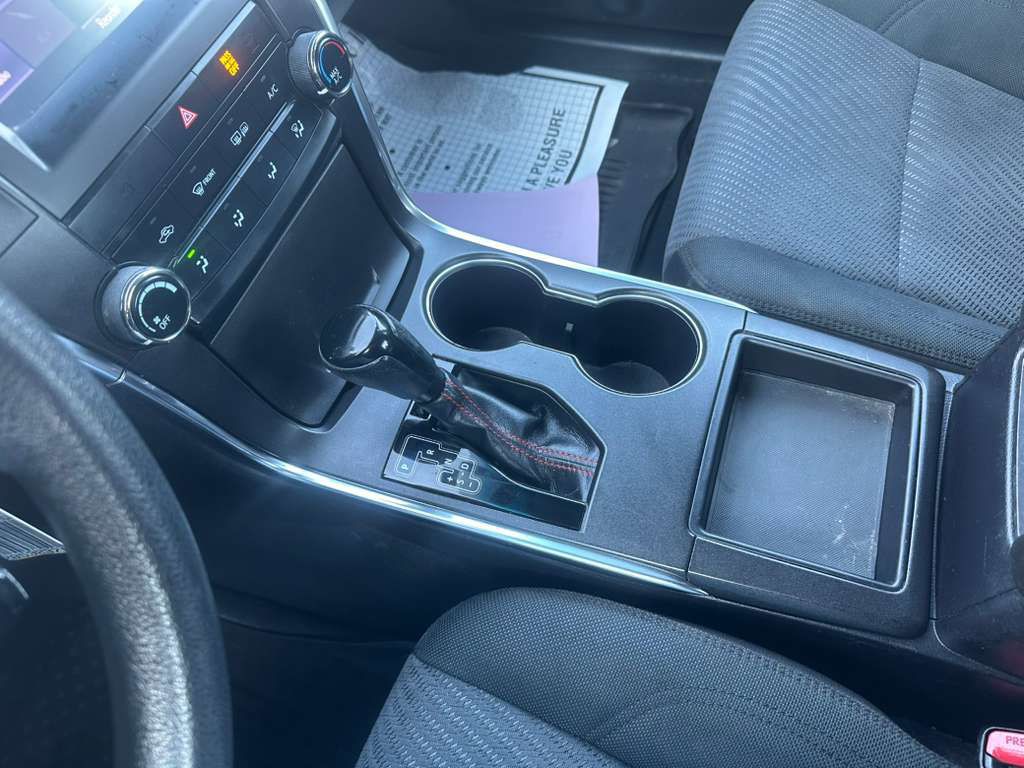 2017 Toyota Camry Image 17