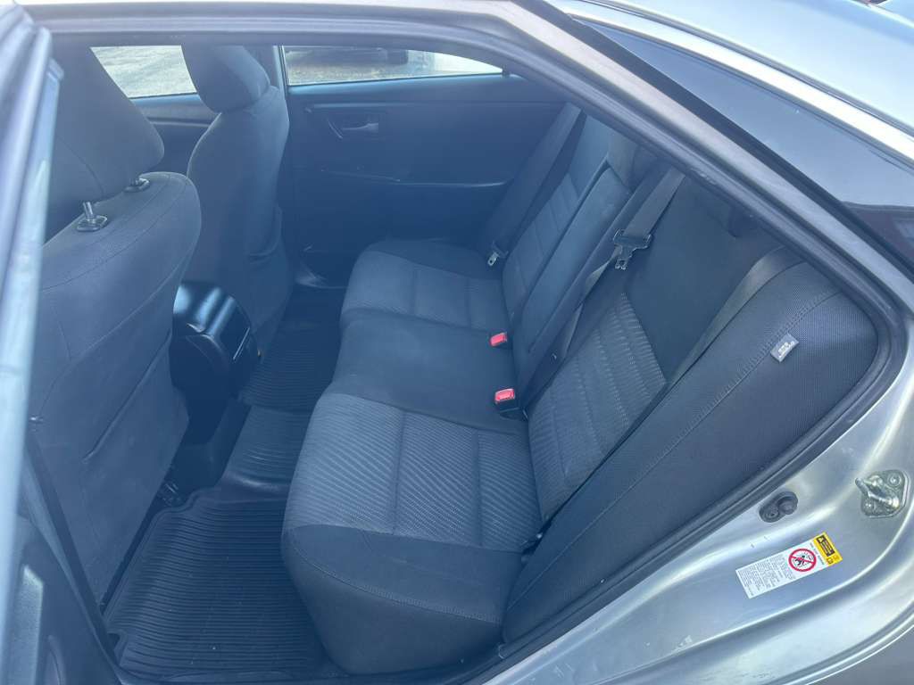 2017 Toyota Camry Image 21