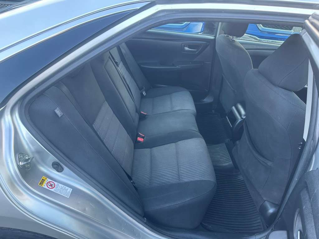 2017 Toyota Camry Image 22