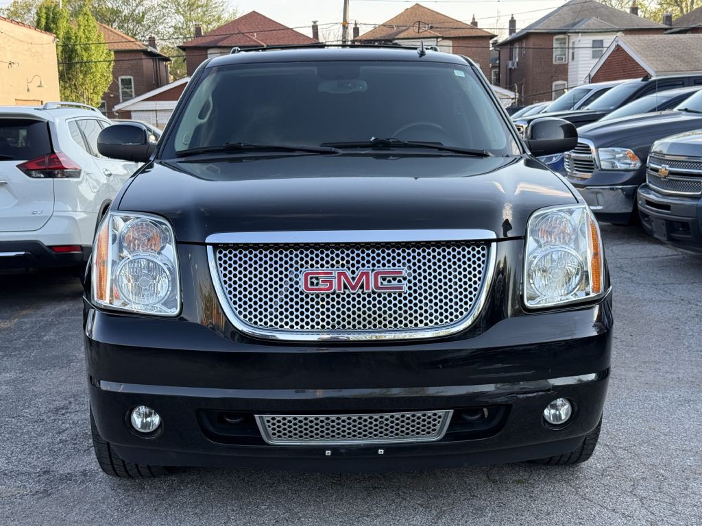 2011 GMC Yukon Image 2
