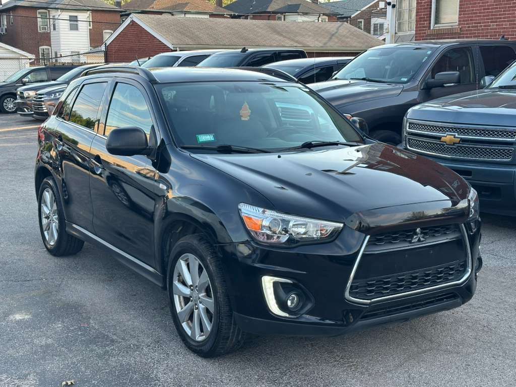 2015 Mitsubishi Outlander Image 1