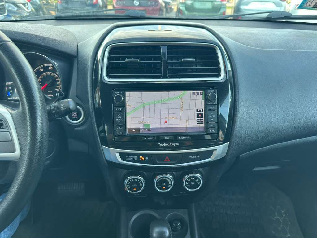 2015 Mitsubishi Outlander Image 16