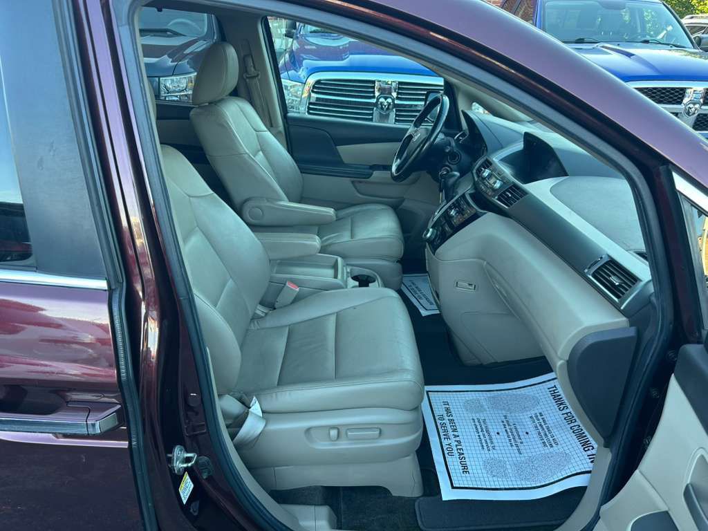 2012 Honda Odyssey Image 12
