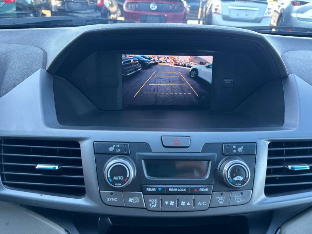 2012 Honda Odyssey Image 16