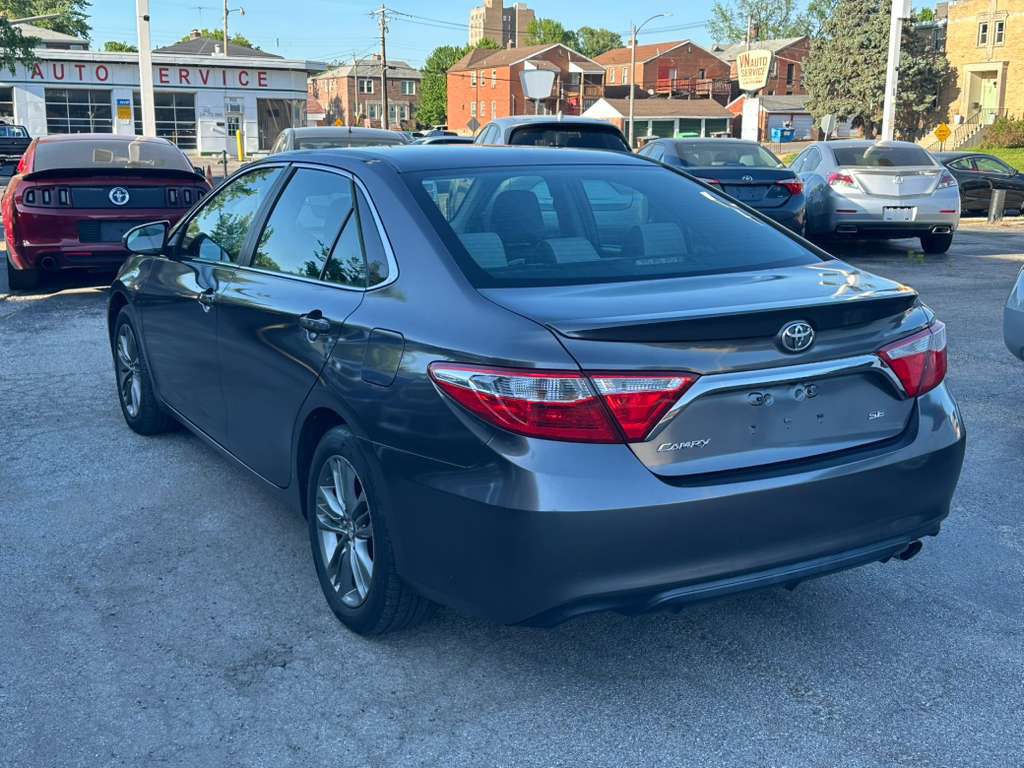 2017 Toyota Camry Image 5