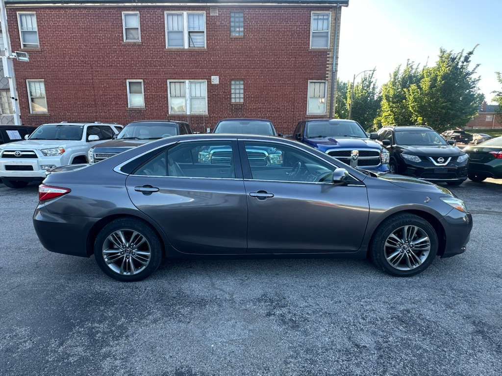 2017 Toyota Camry Image 6