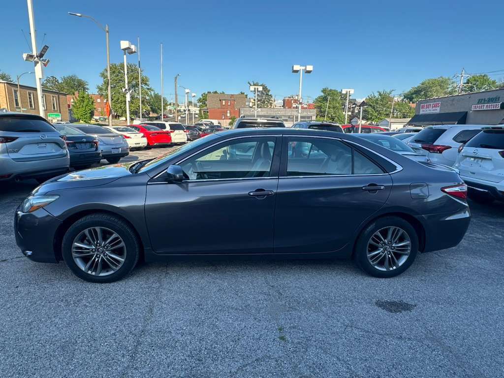 2017 Toyota Camry Image 7