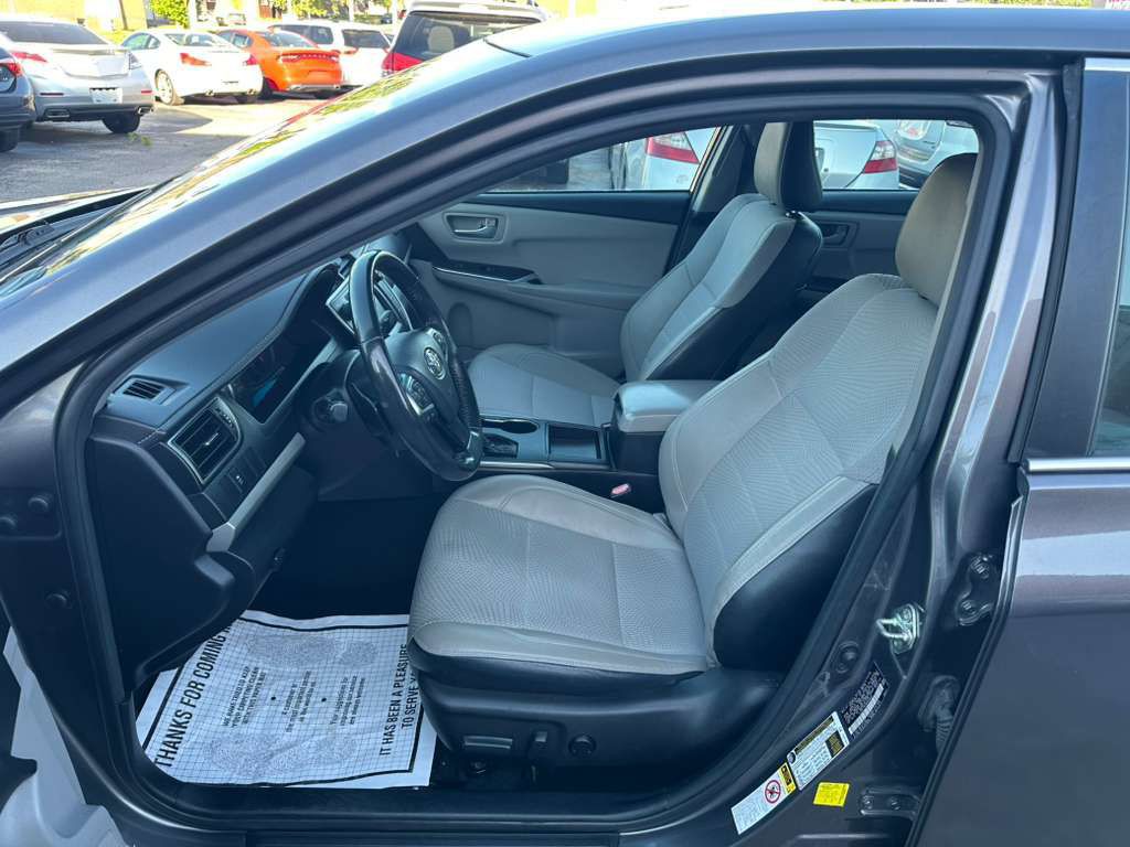 2017 Toyota Camry Image 11