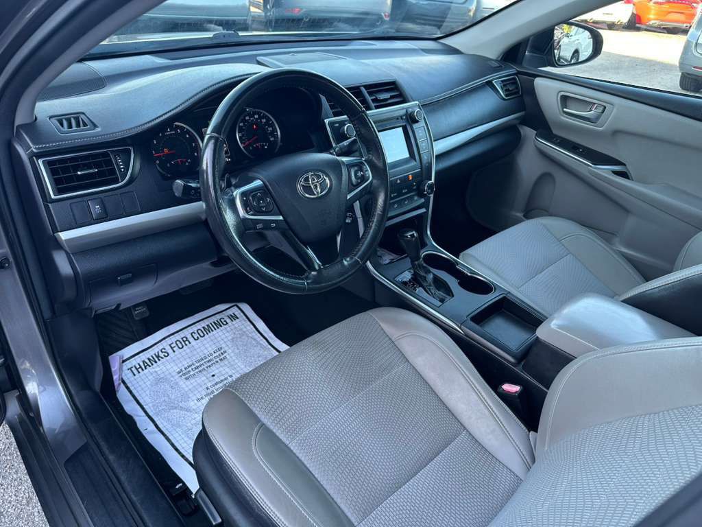 2017 Toyota Camry Image 12