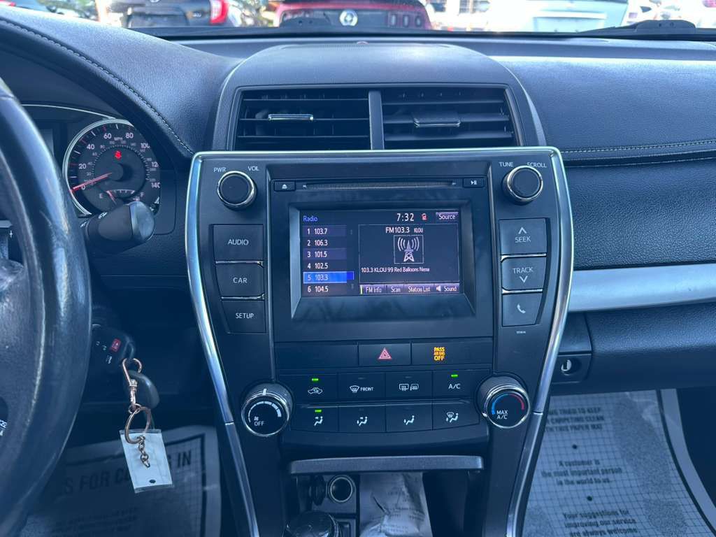 2017 Toyota Camry Image 16