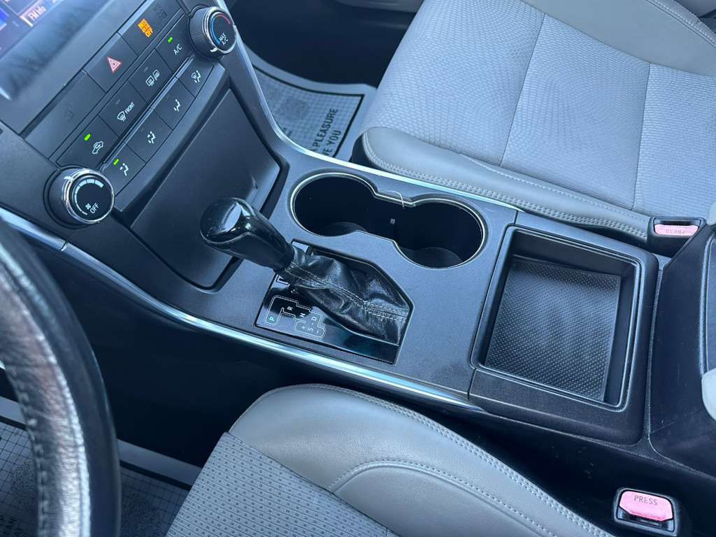 2017 Toyota Camry Image 17