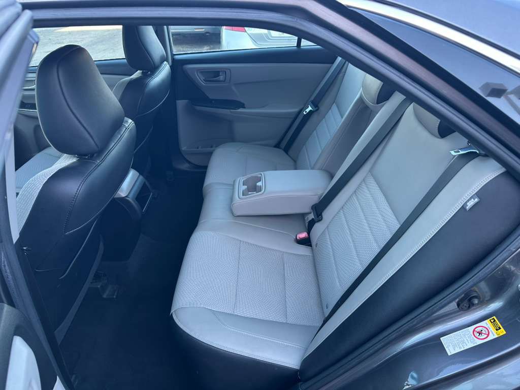 2017 Toyota Camry Image 20
