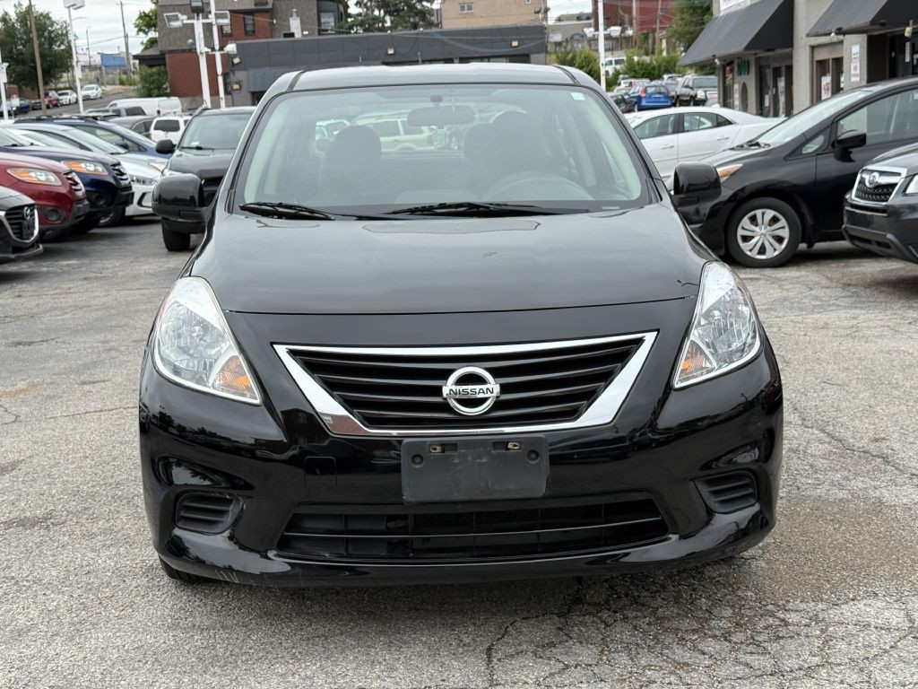 2013 Nissan Versa Image 2