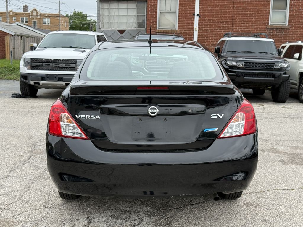2013 Nissan Versa Image 9