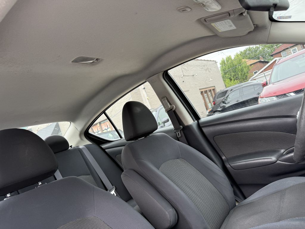 2013 Nissan Versa Image 15