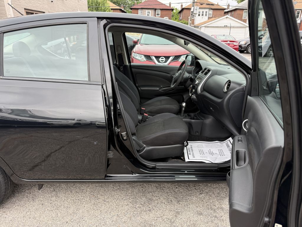2013 Nissan Versa Image 16