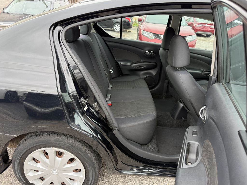 2013 Nissan Versa Image 19