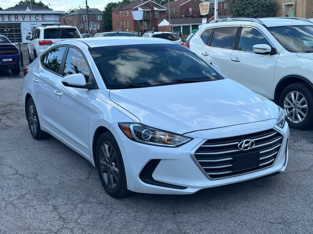 2017 Hyundai Elantra Image 1