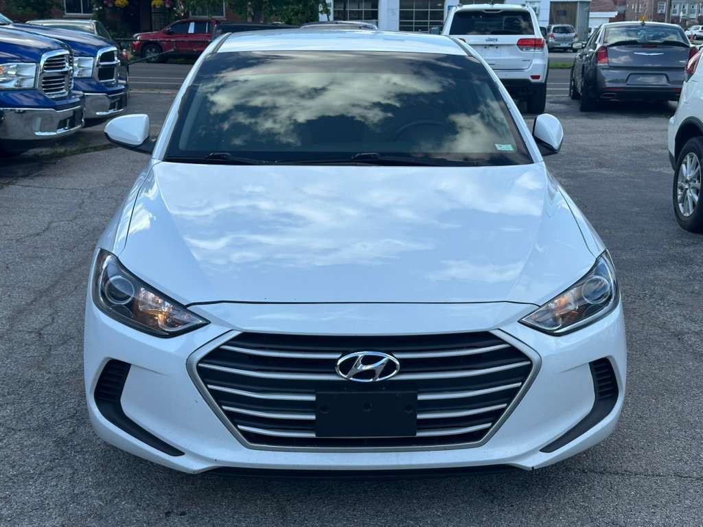 2017 Hyundai Elantra Image 2